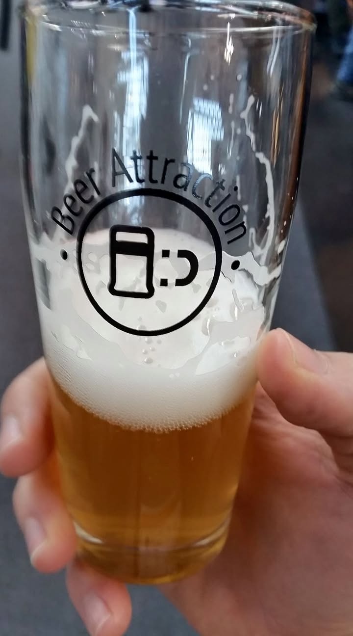 Noi si è bevuto, anche se gianx beve ancora stoicamente. Belle bevute,