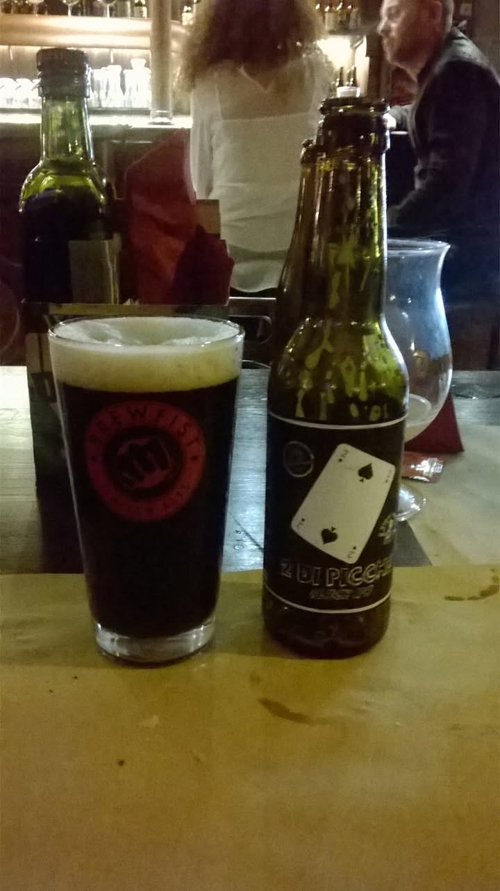 2 di picche, birrificio Menaresta. All’olfatto note di caramello, liquirizia,…
